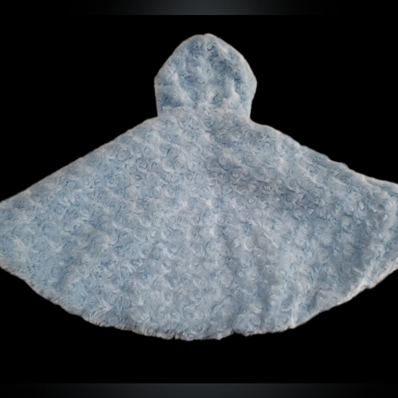Infant blue fleece cape NWT unisex by Blankets and Beyond - Picture 3 of 5